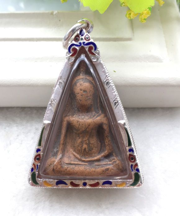 泰国佛教文化中的产物：佛牌种类及佛牌功效分析