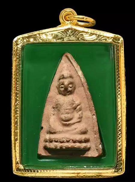泰国佛牌高僧之泰国第一女神尼冠咩布伦